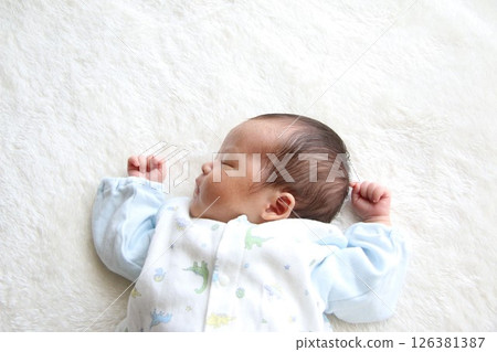 Sleeping baby (newborn) 126381387