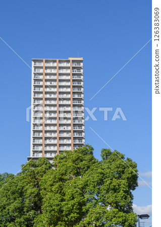 Apartment with fresh greenery and blue sky 126383069