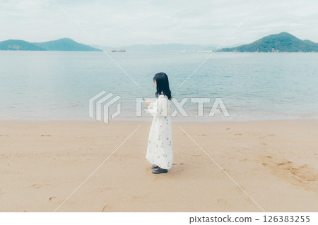 Lifestyle of a woman in her 20s making a phone call with a calm expression Lifestyle of a woman in her 20s making a phone call with a calm expression 126383255