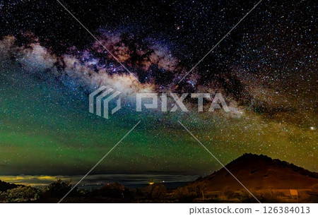 Spectacular view of the Milky Way from the Mauna Kea Visitor Center on the Big Island of Hawaii Spectacular view of the Milky Way from the Mauna Kea Visitor Center on the Big Island of Hawaii 126384013