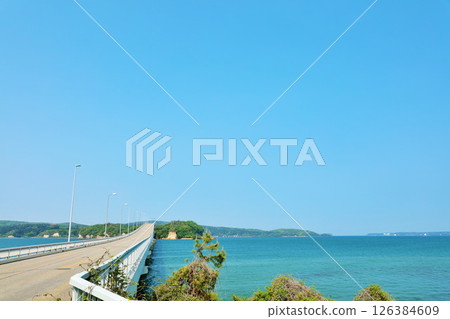 石川縣能登半島藍天下的能登島大橋 126384609