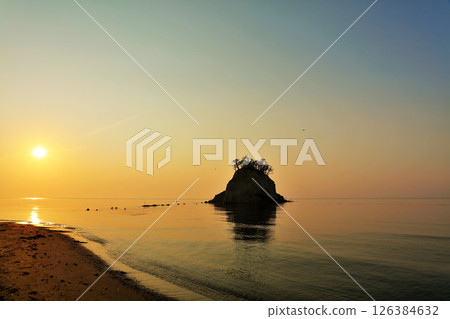 Ishikawa Prefecture, Noto Peninsula, Mitsuke Island at dawn 126384632