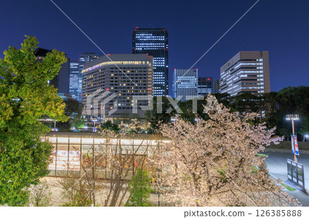 Spring Osaka Castle Castle Terrace night view (Chuo-ku, Osaka City, Osaka Prefecture) Spring Osaka Castle Castle Terrace night view (Chuo-ku, Osaka City, Osaka Prefecture) 126385888