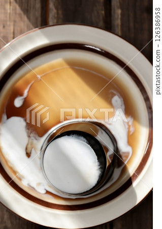 用瓊脂和咖啡牛奶製成的咖啡果凍 126386958