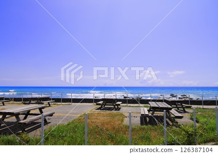 The blue sky and sea of Wadaura Beach in Minamiboso City, Chiba Prefecture The blue sky and sea of Wadaura Beach in Minamiboso City, Chiba Prefecture 126387104