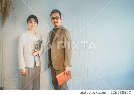 person, business, business woman 126388597