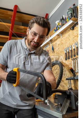 Mechanic cutting metal 126388952