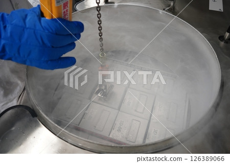 Liquid nitrogen operation 126389066
