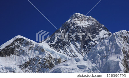 Mount Everest seen from Kala Patthar, Nepal. 126390793