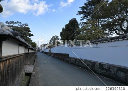 A view of the charming alley of Kikuya Yokocho in Hagi Castle Town 126390810