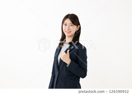 一個女人帶著微笑 126390932