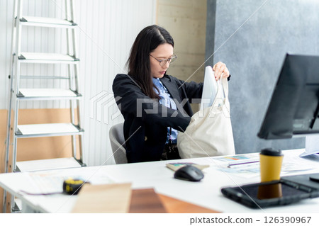 A female employee of a construction company preparing to depart 126390967