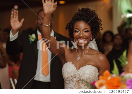 新娘和新郎在婚禮上幸福地微笑 126391437