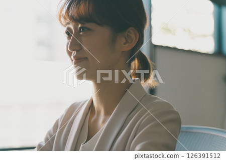 female, lady, woman 126391512