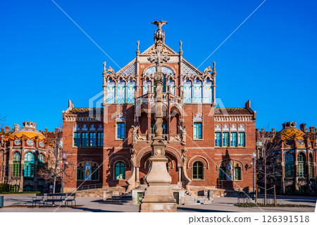 西班牙巴塞隆納聯合國教科文組織世界遺產聖保羅醫院的正面 126391518