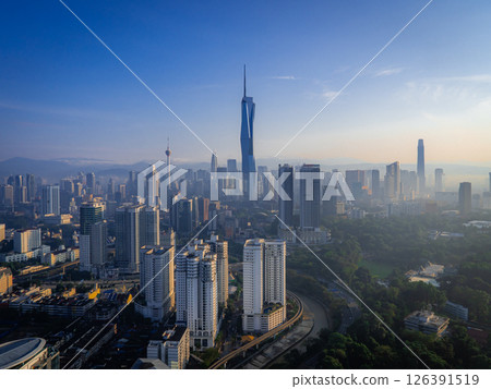 從馬來西亞吉隆坡的摩天大樓拍攝的吉隆坡景色 126391519