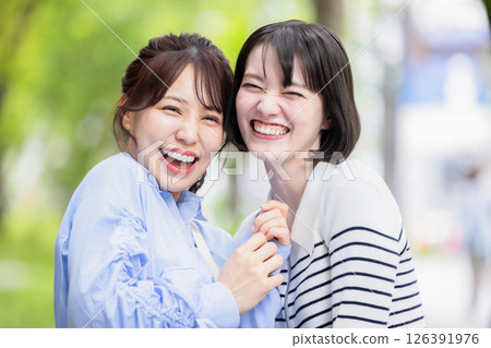 Good friends 126391976