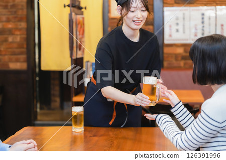 居酒屋的工作人員 126391996