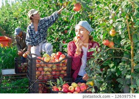 Girl eating apple 126397574