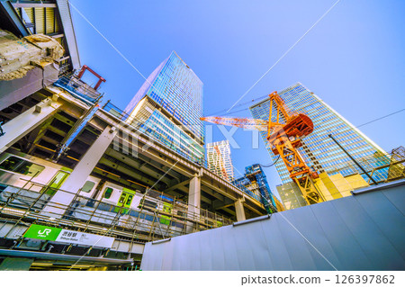5 月 20 日,日本東京城市景觀。再見了澀谷站西口。已關閉建築的拆除工作正在進行中(新的出入口通道在左側)... 5 月 20 日,日本東京城市景觀。再見了澀谷站西口。已關閉建築的拆除工作正在進行中(新的出入口通道在左側)... 126397862