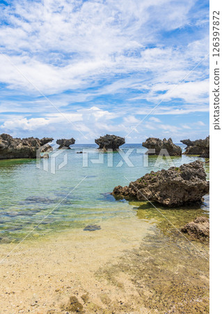 南國島嶼的美麗海天(沖永良部島、宇治地海灘) 南國島嶼的美麗海天(沖永良部島、宇治地海灘) 126397872