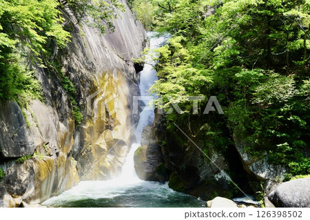 森巴瀑布 126398502