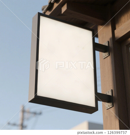 老街上一家商店的鐵框招牌模型 126399737