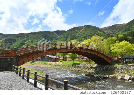 Narai-Kiso Bridge, which runs along the old Nakasendo road in May Narai-Kiso Bridge, which runs along the old Nakasendo road in May 126400187