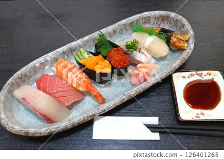  Hand-rolled sushi  126401265