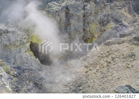 日本酸性最強的溫泉－玉川溫泉的噴射孔。日本秋田 126401827