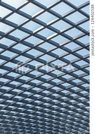 現代建築的玻璃屋頂構成幾何圖案背景 126402586