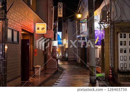 <Nagasaki Prefecture> Shinanbashi Yokocho: A nostalgic drinking district 126403730
