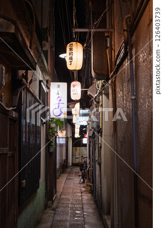 <Nagasaki Prefecture> Shinanbashi Yokocho: A nostalgic drinking district <Nagasaki Prefecture> Shinanbashi Yokocho: A nostalgic drinking district 126403739