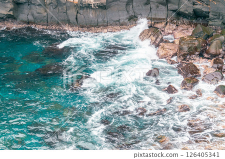 波浪和岩石 波浪和岩石 126405341