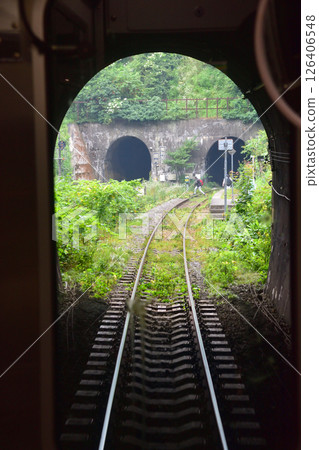 JR北海道室蘭本線長萬部站至禮文站的普通列車車窗景色(2023年夏季多雲) JR北海道室蘭本線長萬部站至禮文站的普通列車車窗景色(2023年夏季多雲) 126406548