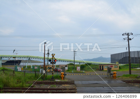 JR北海道室蘭本線北船岡站至東室蘭站的本地火車車窗景色（2023年夏季多雲） 126406899