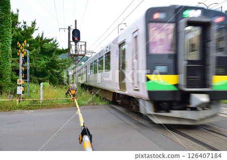 Scenery from Higashimuroran to Muroran Station on JR Hokkaido's Muroran branch line (cloudy in summer 2023) Scenery from Higashimuroran to Muroran Station on JR Hokkaido's Muroran branch line (cloudy in summer 2023) 126407184