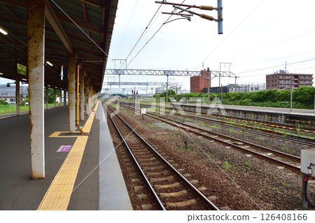JR北海道室蘭本線東室蘭站至登別站的本地火車車窗景色(2023年夏季多雲) JR北海道室蘭本線東室蘭站至登別站的本地火車車窗景色(2023年夏季多雲) 126408166