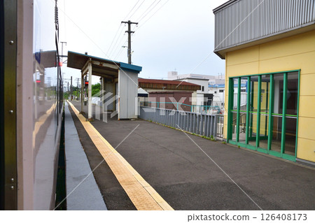 JR北海道室蘭本線東室蘭站至登別站的本地火車車窗景色(2023年夏季多雲) JR北海道室蘭本線東室蘭站至登別站的本地火車車窗景色(2023年夏季多雲) 126408173