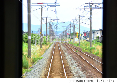 JR北海道室蘭本線東室蘭站至登別站的本地火車車窗景色（2023年夏季多雲） 126408175