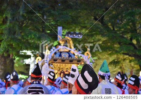 The portable shrine procession at the Kurayami Festival in Tokyo 126408505