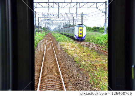 JR北海道室蘭本線登別站至白老站區間列車車窗景色(2023年夏季多雲) JR北海道室蘭本線登別站至白老站區間列車車窗景色(2023年夏季多雲) 126408709