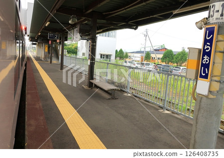 JR北海道室蘭本線登別站至白老站區間列車車窗景色（2023年夏季多雲） 126408735