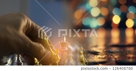 Golden King Chess Piece, Project Leadership Concept, People Management, Organizational Leadership 126408780