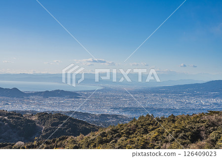 從伊豆之國市（靜岡縣）池向停車場眺望沼津和三島 126409023