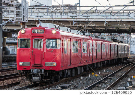 即將退役的名鐵6000系列首班列車開往知多半田 即將退役的名鐵6000系列首班列車開往知多半田 126409030