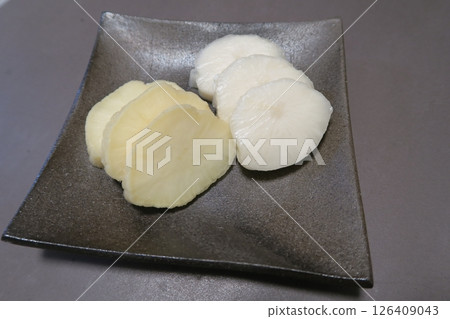 Bettara pickles with and without skin 126409043