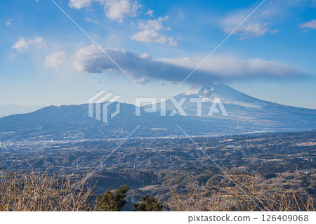 從函南町西谷停車場（靜岡縣）看到的富士山和城市景觀 126409068