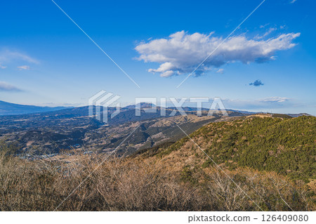 Mount Fuji and the cityscape as seen from Nishitanna Parking Lot in Kannami Town (Shizuoka Prefecture) 126409080