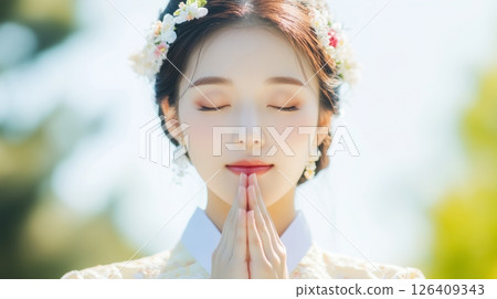 A beautiful Korean woman in a traditional Korean hanbok 126409343